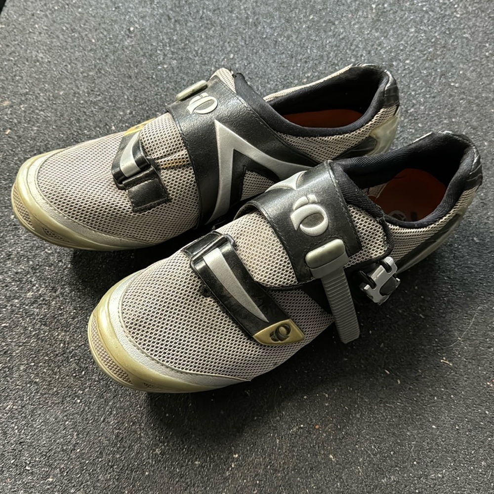 Pearl Izumi women’s road biking shoes